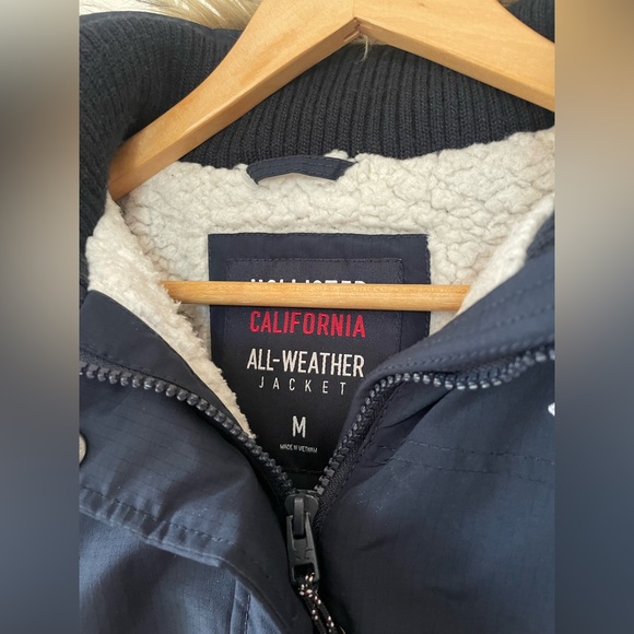 Hollister brand all-weather jacket. Navy blue - Picture 2 of 2